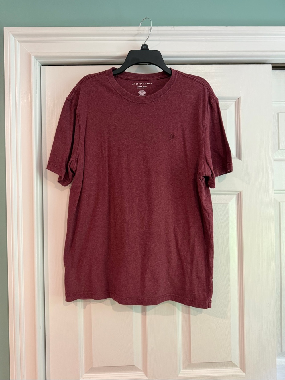 American Eagle Outfitters Mens Super soft standard T-Shirt in Burgundy size L